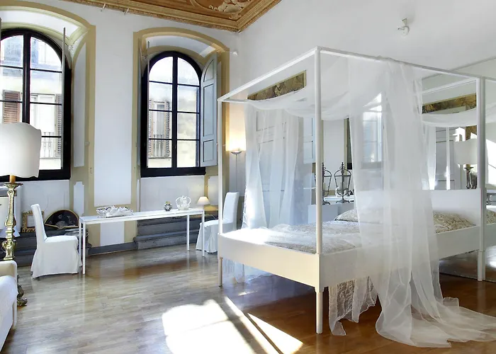 Palazzo Tolomei - Residenza D'epoca 4*