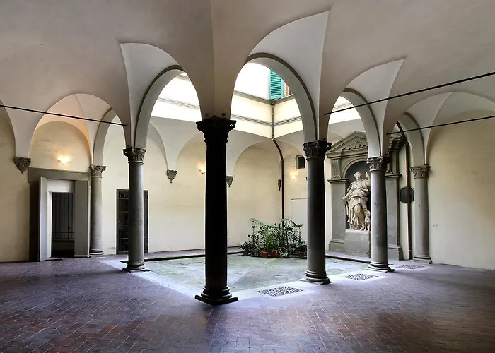 Palazzo Tolomei - Residenza D'epoca 4*