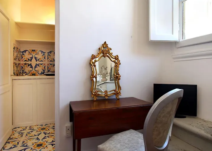 Palazzo Tolomei - Residenza D'epoca 4*